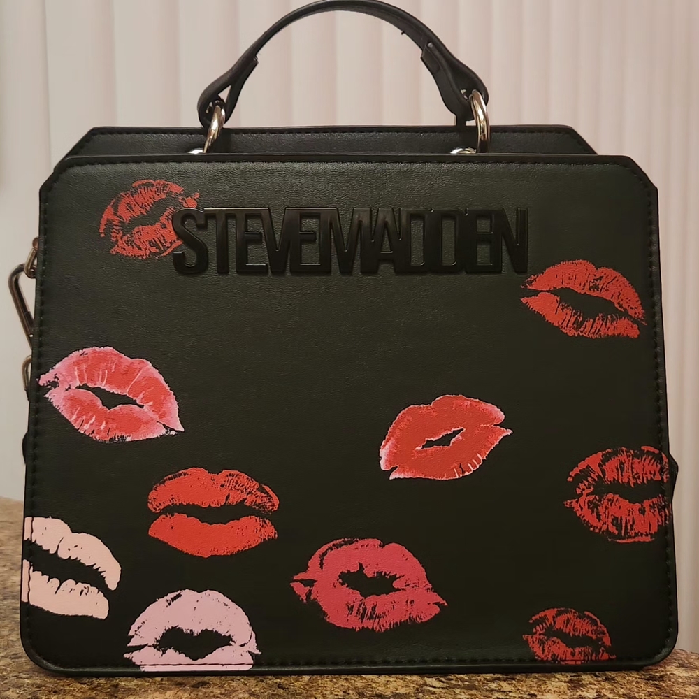 Steve Madden Black Kiss Print Women's Bag